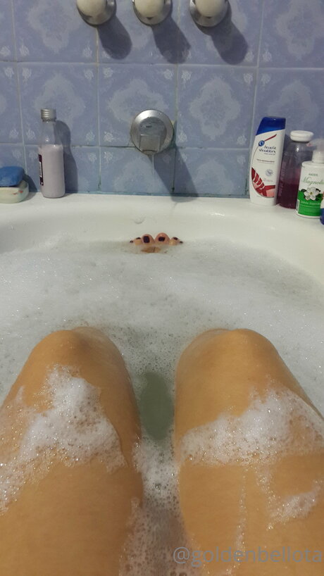 Goldenbellota onlyfans boobs