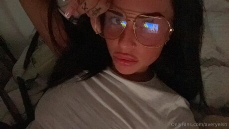 Averyelsh onlyfans model photos
