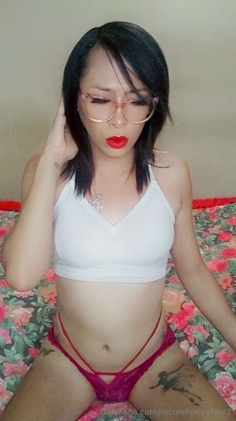 Nicolehoneybee2  image