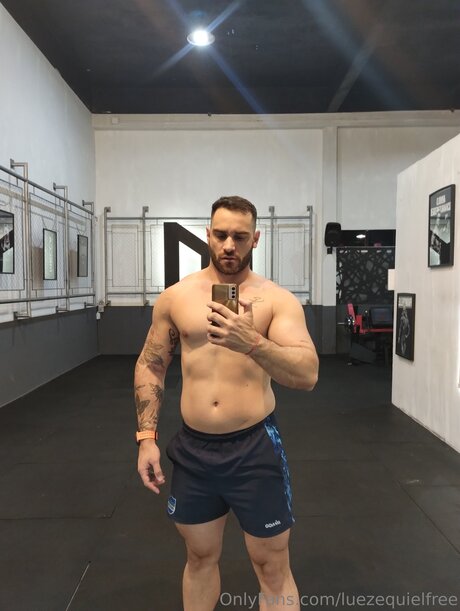 Luezequielfree onlyfans model photo