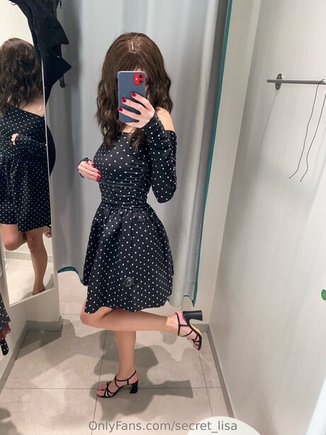 Secret Lisa onlyfans creator