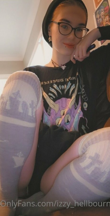 izzy hellbourne Profile image