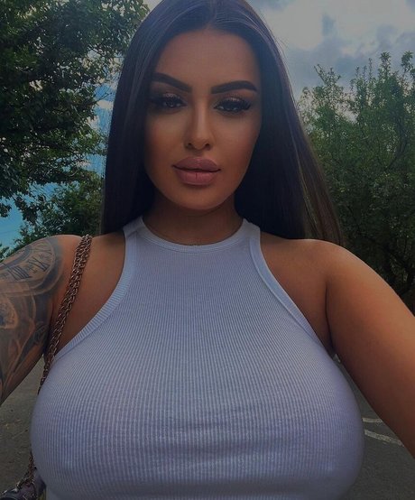 _b miruna onlyfans photos