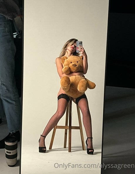 alyssagreen sexy onlyfans