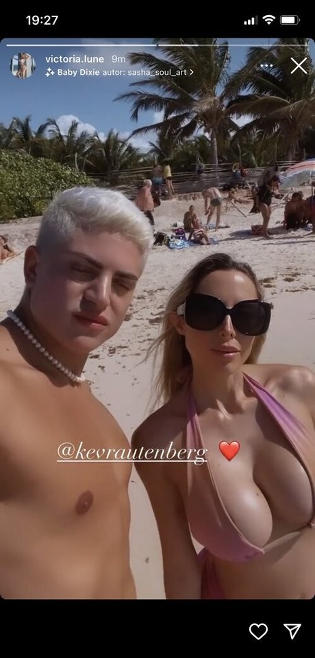 Victoria Lune onlyfans striptease