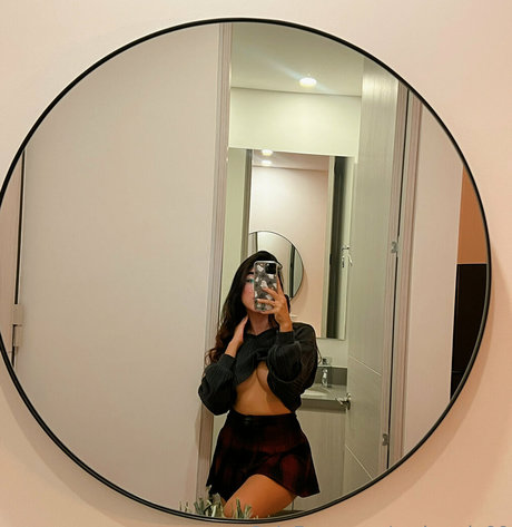 xmiranda99 onlyfans nude