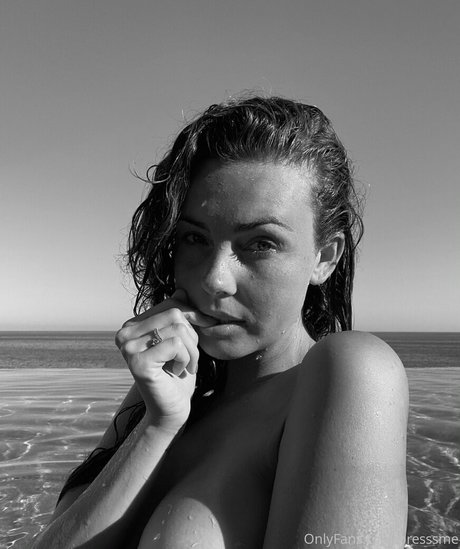 big labia onlyfans pretty self-portrait