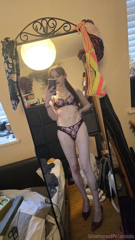 shatteredpolaroids onlyfans content leaked