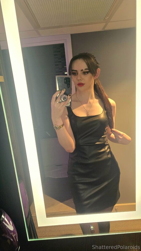 shatteredpolaroids naked on onlyfans