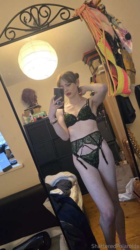 shatteredpolaroids nude onlyfans leak