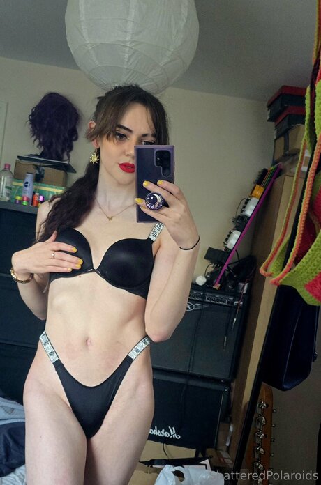 shatteredpolaroids onlyfans porn leaks