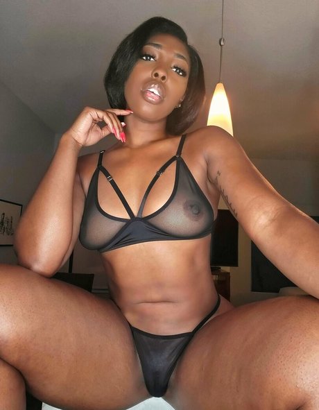 samira 0825 nude on onlyfans