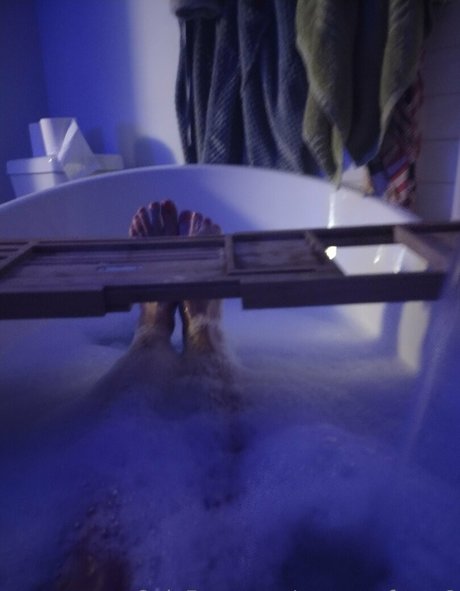 curvy cougar onlyfans free nude still