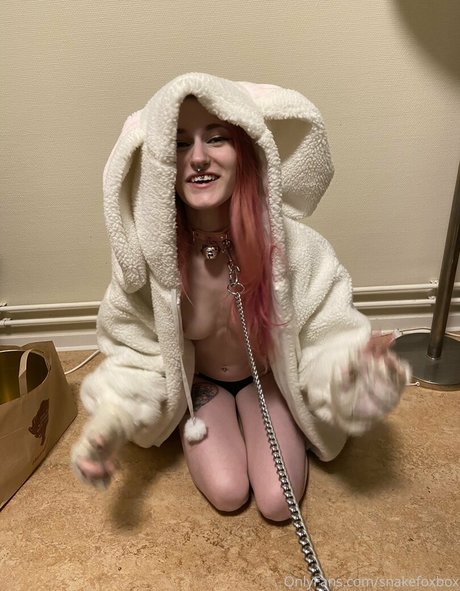 snakefoxbox onlyfans leaked tits