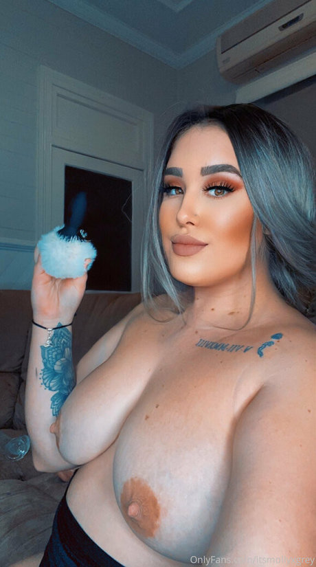 mollygrey previews naked on onlyfans