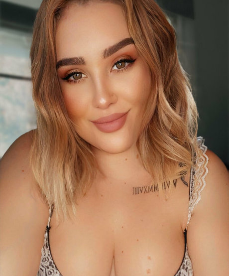 mollygrey previews onlyfans pictures