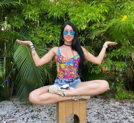 leahshines nude only fans leaks