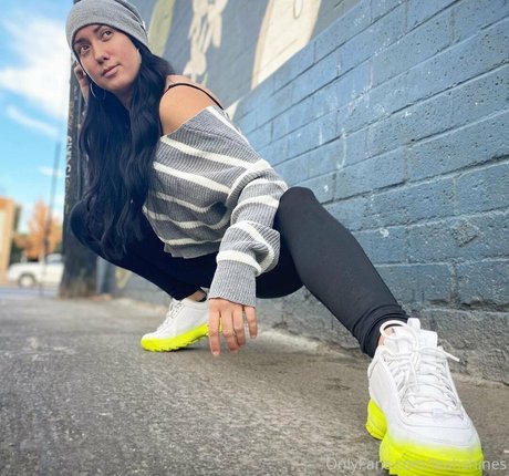 leahshines onlyfans pics