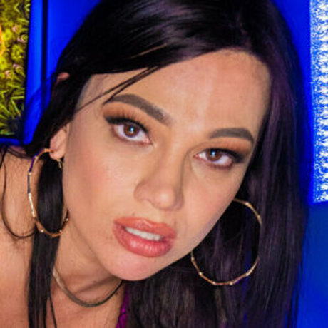 monaazarfree onlyfans leams