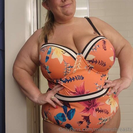 Midwestbreasts leaks onlyfans