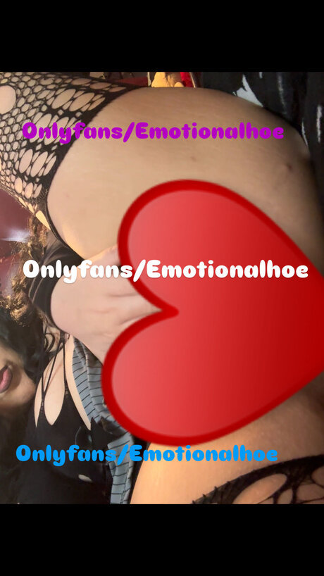 Emotionalhoe onlyfans nude tits