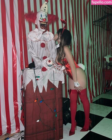 medium tits onlyfans naked self-portrait