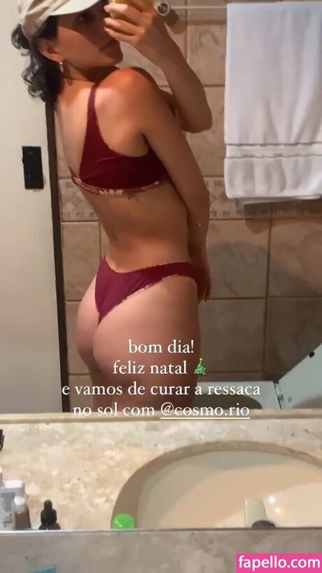 J lia Konrad  candids