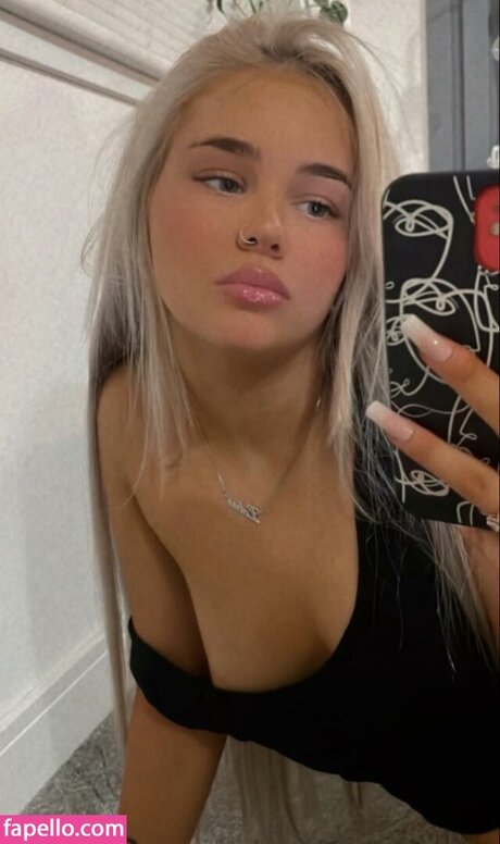 Lotus Petrie only fans porn