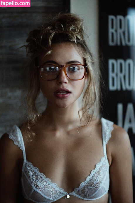 Charlotte Mckee nude on onlyfans