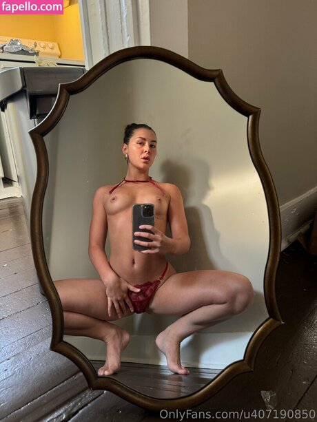 Maria Ricci topless onlyfans