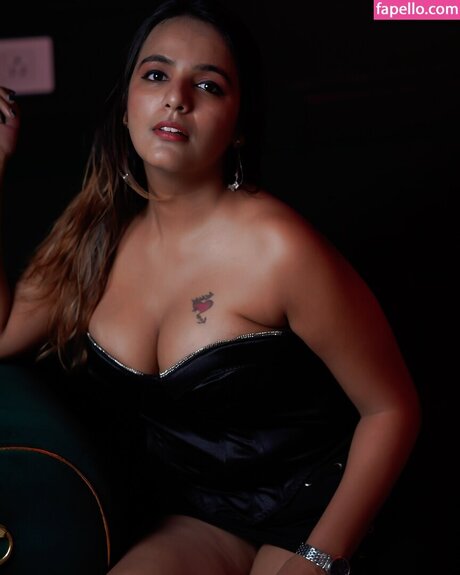 Shreyal Pandey onlyfans nudes leaked