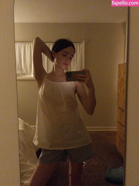 zoeplzshutup onlyfans explicit content