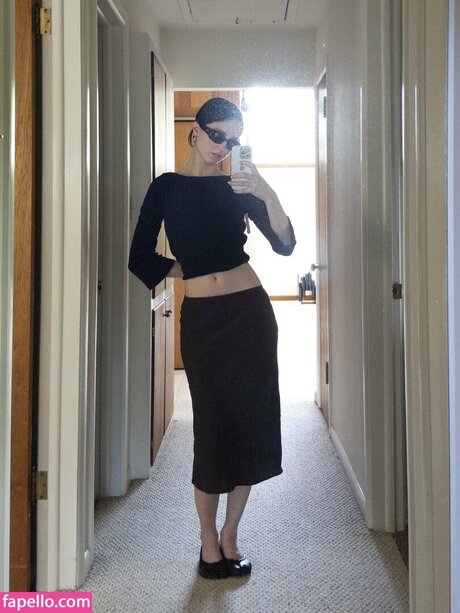 zoeplzshutup topless onlyfans