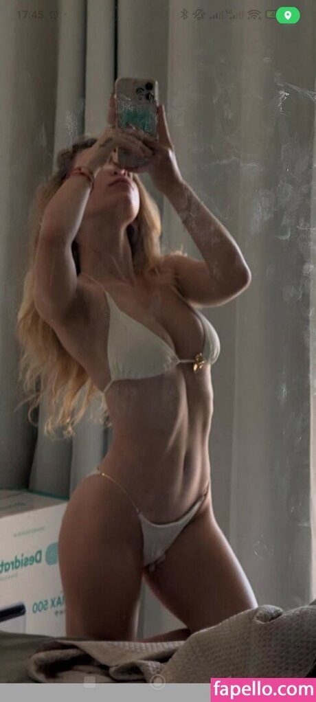 Carla Voicu onlyfans leaks.