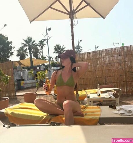 oliviarcox onlyfans pics leaked