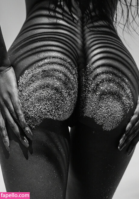 Naomi Nash onlyfans pictures