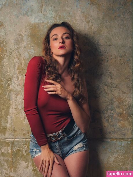 Larissa Schmiederer onlyfans nude photos