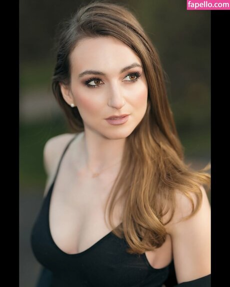 Larissa Schmiederer onlyfans leakes