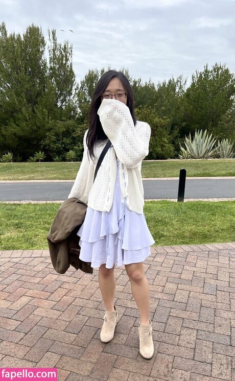 PotasticPanda onlyfans strip tease