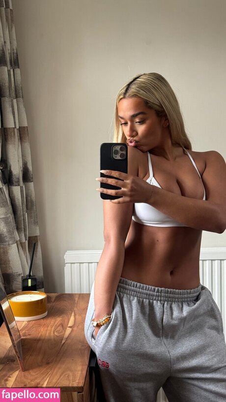 Natalie Gessey onlyfans topless