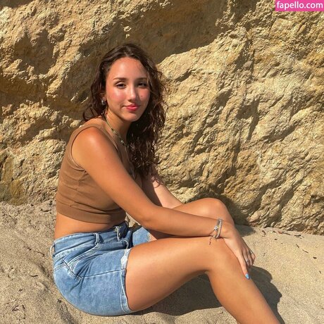 Micaela Caballero onlyfans model photo