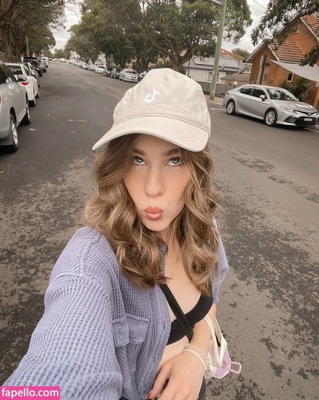 Alaurabidingcitizen onlyfans