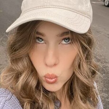 Alaurabidingcitizen onlyfans posts