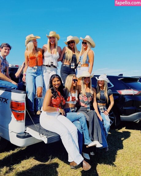 Sydney Thomas nudes onlyfans