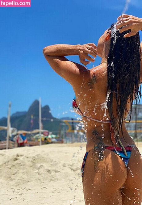 mackenziedern onlyfans nude