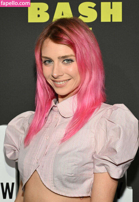 Maddie Phillips nude only fans