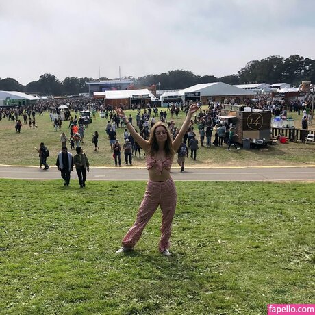 Billie Lourd onlyfans leaked naked