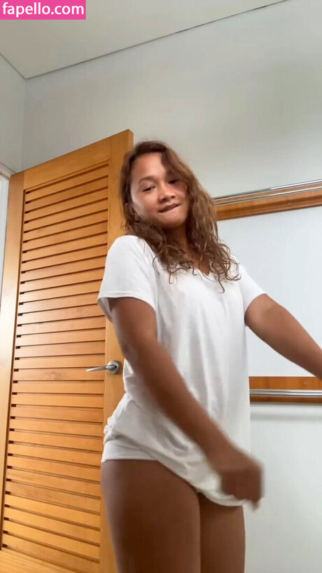 Ismaela Curl onlyfans model