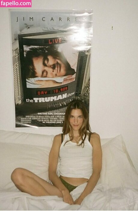 Charlotte Cardin Nue onlyfans picture