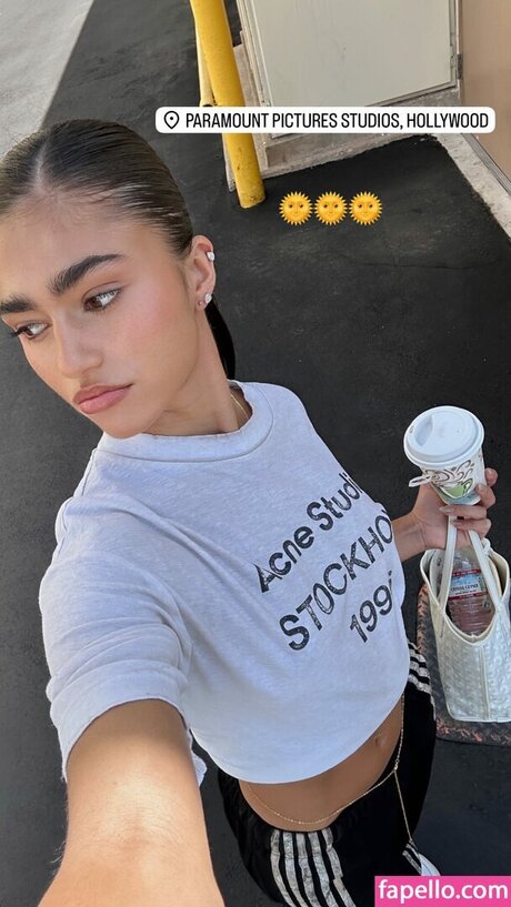 Rayna V nudes onlyfans